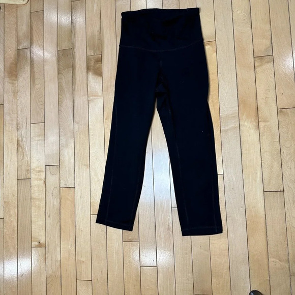 OLD NAVY Active Mesh Detail Go-Dry Black Leggings size XS - Picture 2 of 8